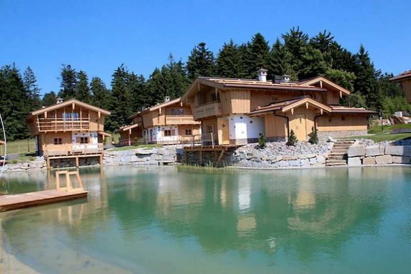 河边的一所木屋别墅5591 帖子ID:2955-木图网-木结构之家 www.woodpic.cn