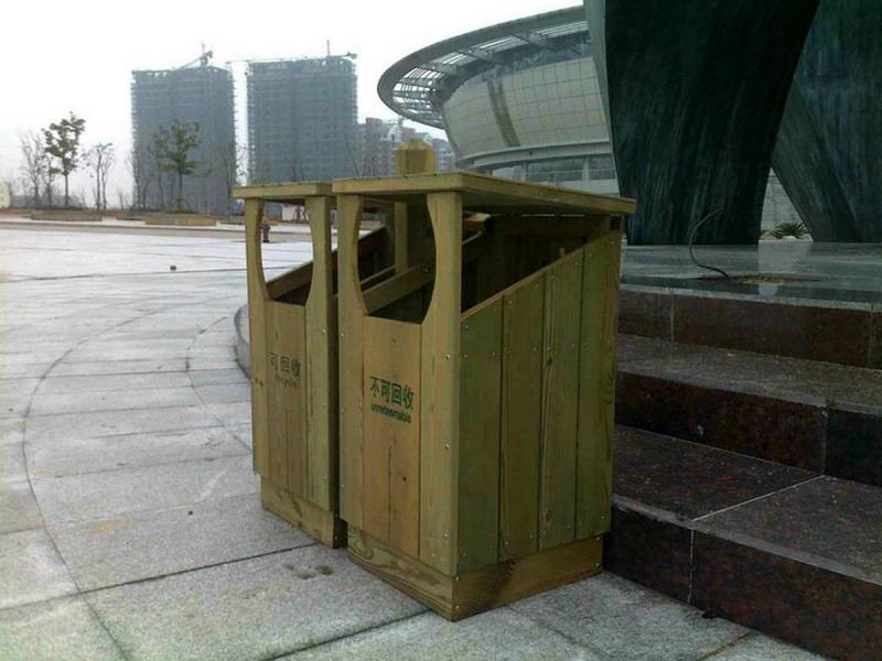 防腐木垃圾桶欣赏三1745 帖子ID:2879-木图网-木结构之家 www.woodpic.cn